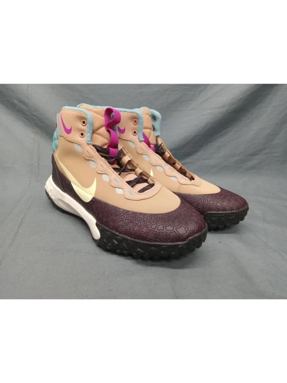 Nike Terrascout (GS) Boots Hemp Pale Ivory Burgundy Ash Boys Size 5 NEW NO BOX!